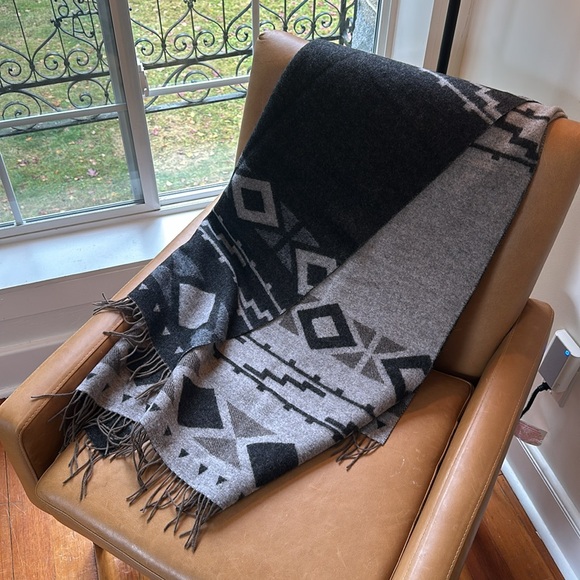 Wilfred Classic Wool Scarf - Picture 2 of 5